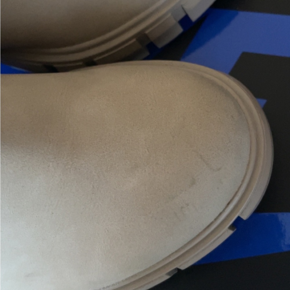 Boots - Picture 4 of 5